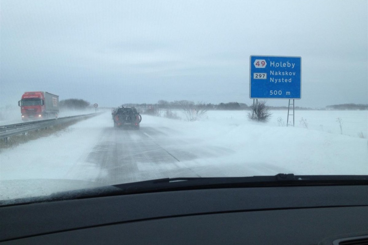 Fahrt nach Møn über schneeglatte Fahrbahn