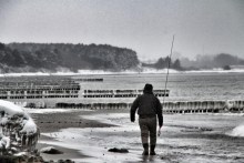 Meerforellenangler auf Møn am Råbylille Strand